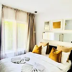 Metropole Romana Square Apartment