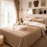 Metropole Romana Square *