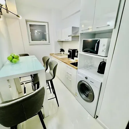 Apartament Metropole Romana Square *